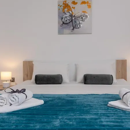 Blue Mile Apartment *