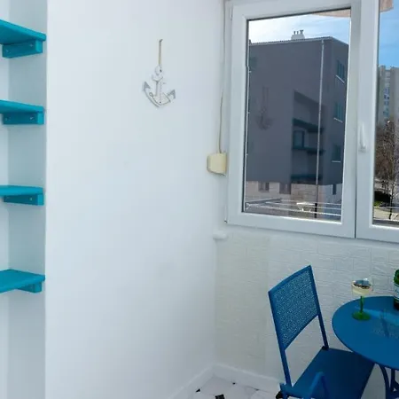 Blue Mile Apartment *